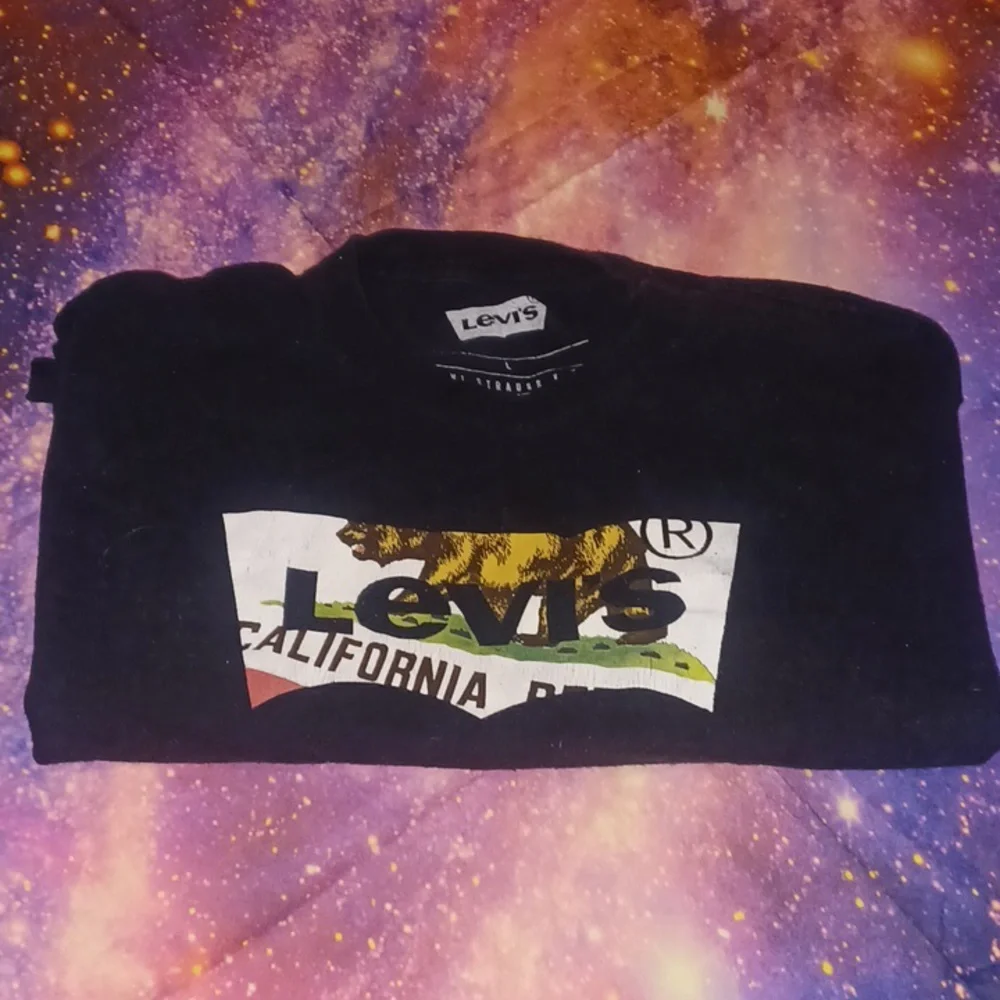 Levi's tee - Picture 1 of 3